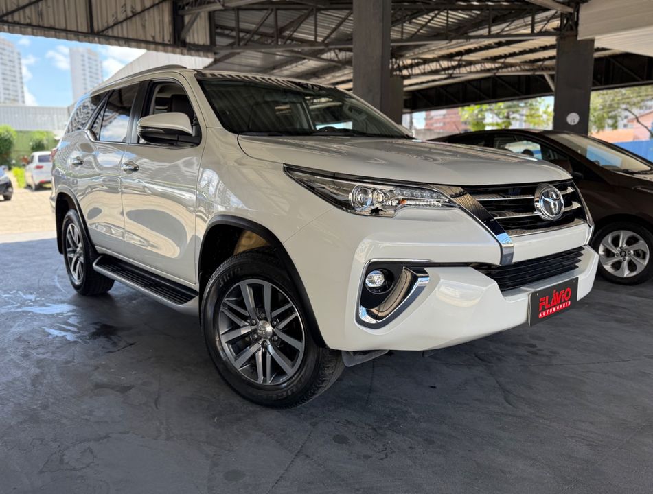 Toyota Hilux SW4 SRX 4x4 2.8 TDI 16V Dies. Aut.