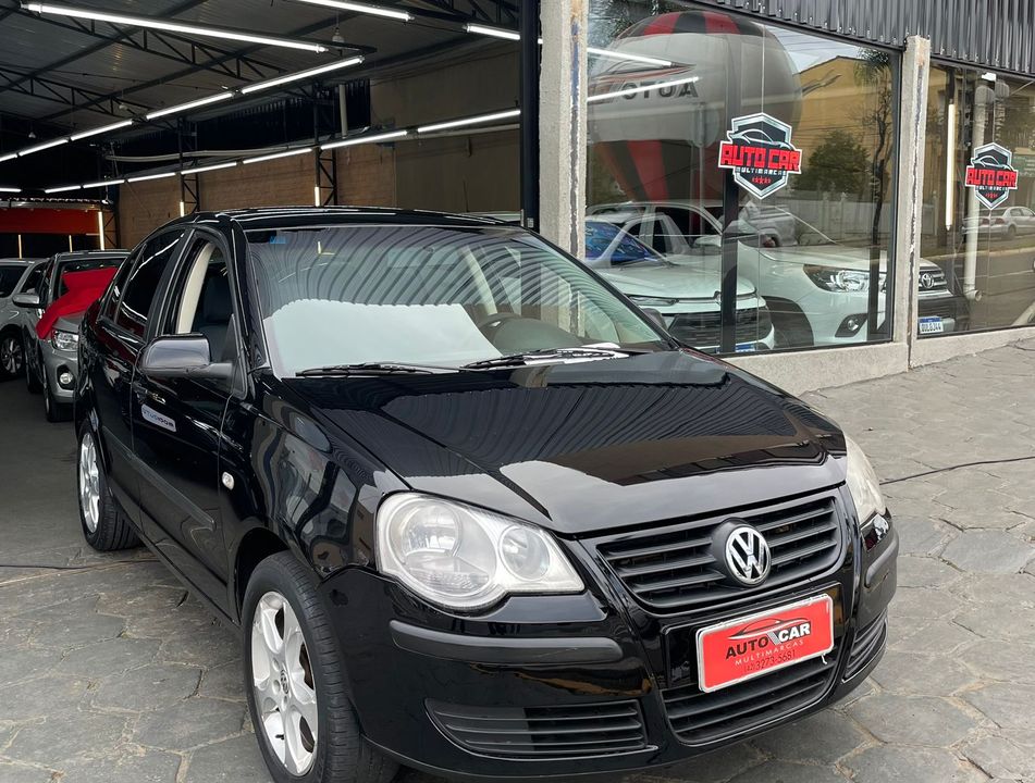 VolksWagen Polo Sedan 1.6 Mi Total Flex 8V 4p