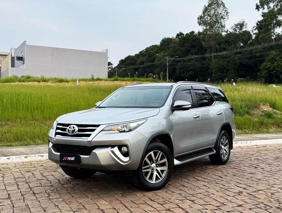 Toyota Hilux SW4 SRX 4x4 2.8 TDI 16V Dies. Aut.