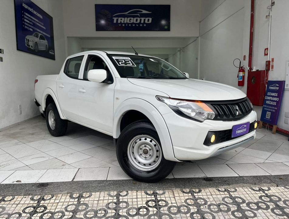 Mitsubishi L200 Tri. Outd. GLX 2.4 CD 4x4 Die. Mec.