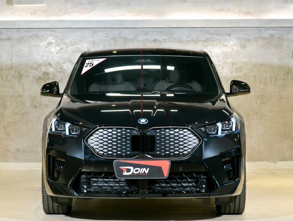 BMW iX 2 xDrive 30 M Sport (Elétrico)