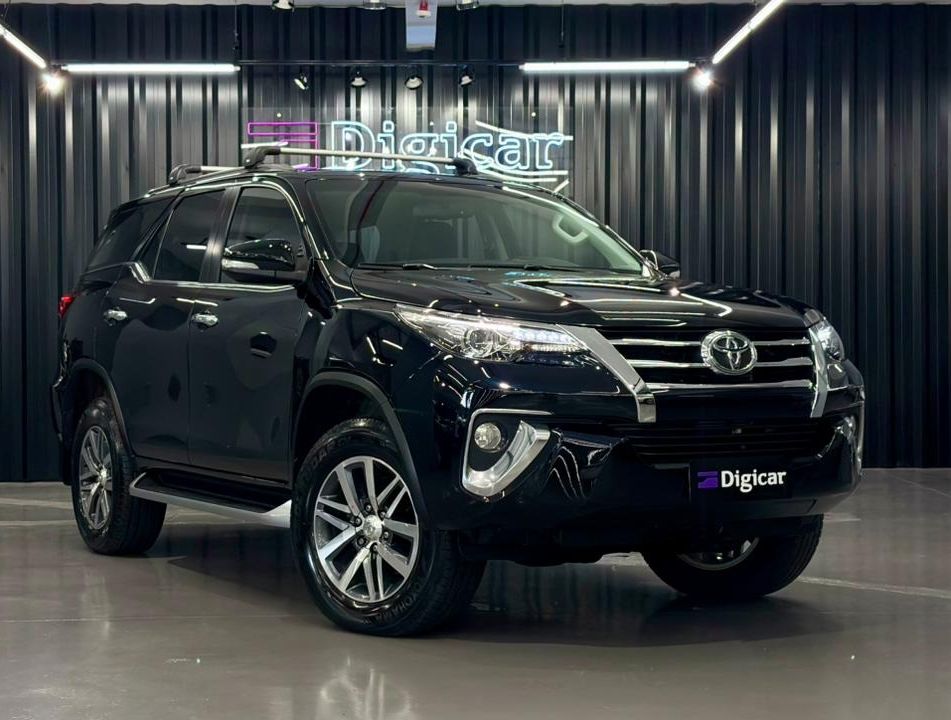 Toyota Hilux SW4 SRX 4x4 2.8 TDI 16V Dies. Aut.