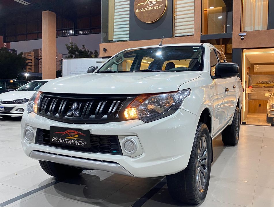 Mitsubishi L200 Tri. Outd. GLX 2.4 CD 4x4 Die. Mec.