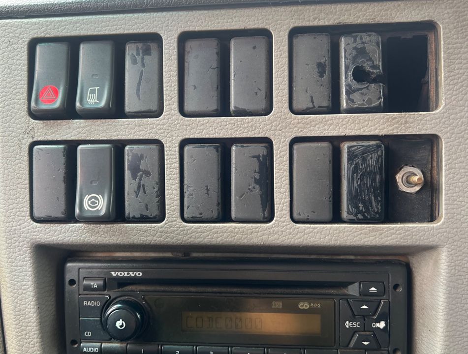 VOLVO VM 330 4x2 2p (diesel) (E5)