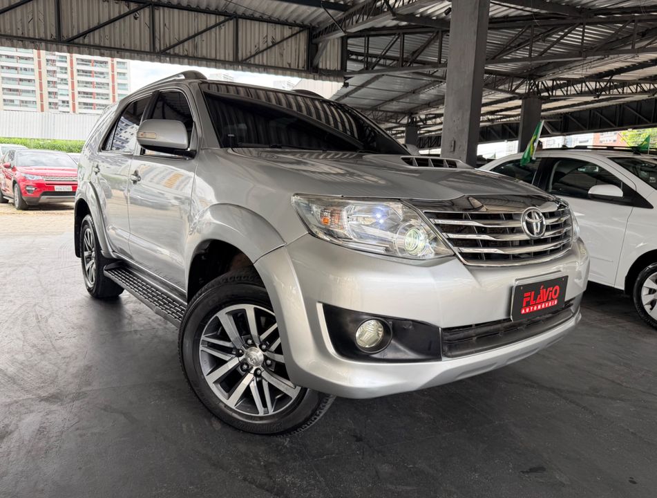 Toyota Hilux SW4 SRV D4-D 4x4 3.0 TDI Dies. Aut