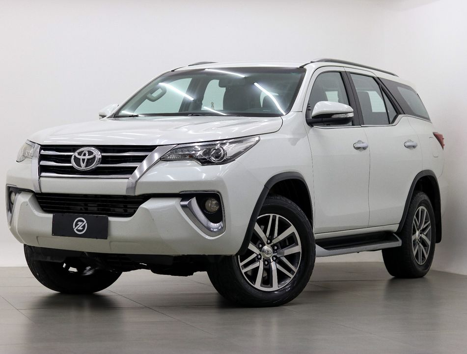 Toyota Hilux SW4 SRX 4x4 2.8 TDI 16V Dies. Aut.