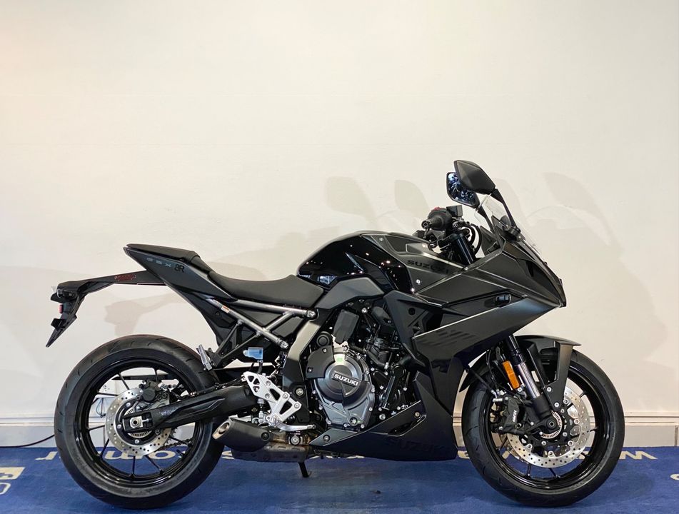 SUZUKI GSX-8R