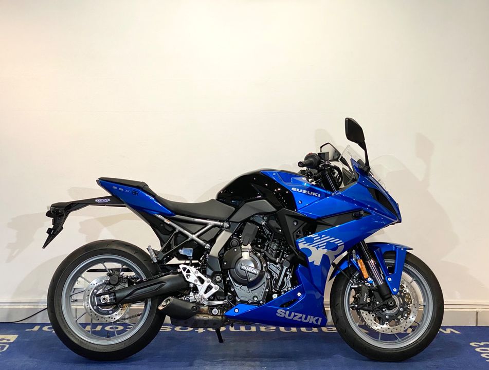 SUZUKI GSX-8R