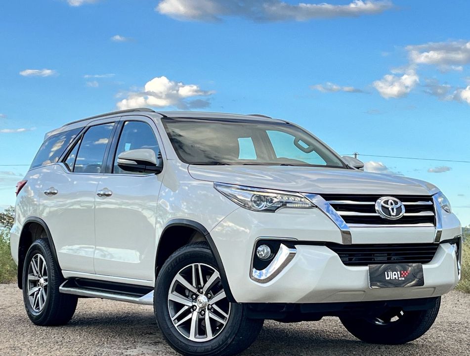 Toyota Hilux SW4 SRX 4x4 2.8 TDI 16V Dies. Aut.