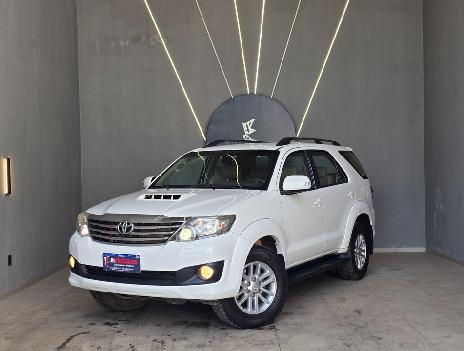 Toyota Hilux SW4 SRV D4-D 4x4 3.0 TDI Dies. Aut