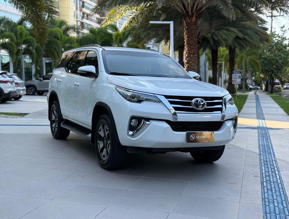Toyota Hilux SW4 SR 4x2 2.7/ 2.7 Flex 16V Aut.