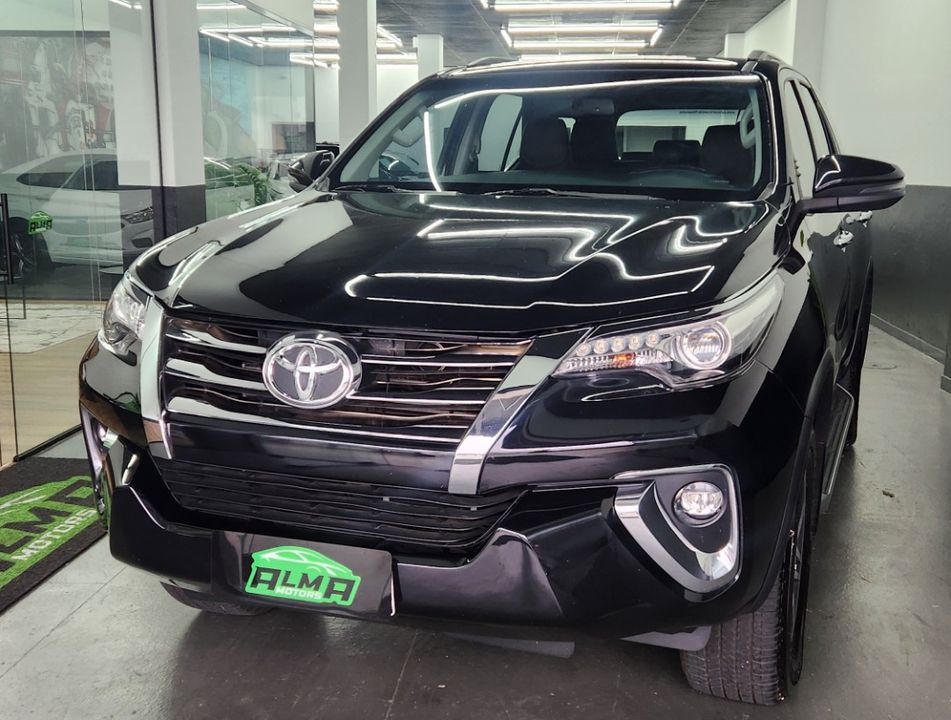 Toyota Hilux SW4 SRX 4x4 2.8 TDI 16V Dies. Aut.