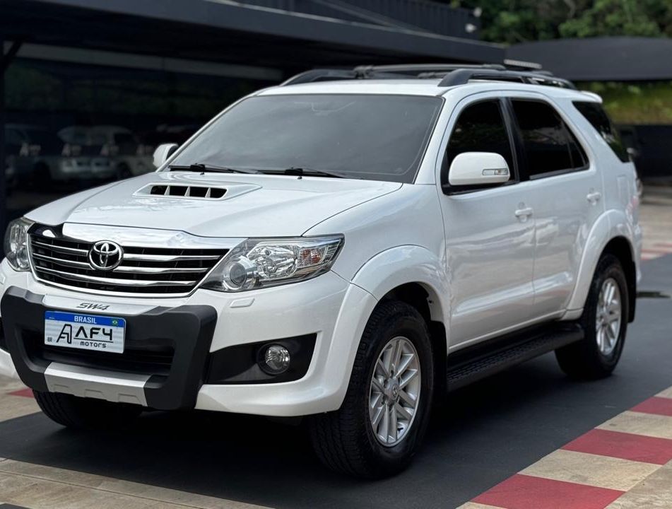Toyota Hilux SW4 SRV D4-D 4x4 3.0 TDI Dies. Aut