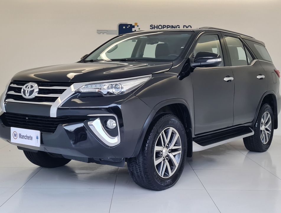 Toyota Hilux SW4 SRX 4x4 2.8 TDI 16V Dies. Aut.