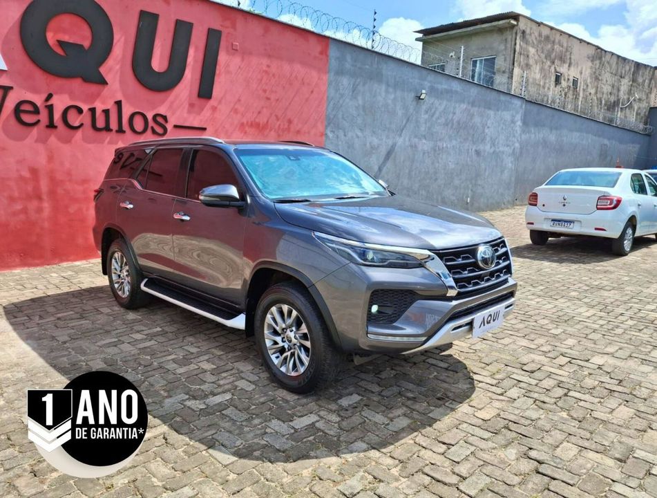 Toyota Hilux SW4 SRX 4x4 2.8 TDI 16V Dies. Aut.