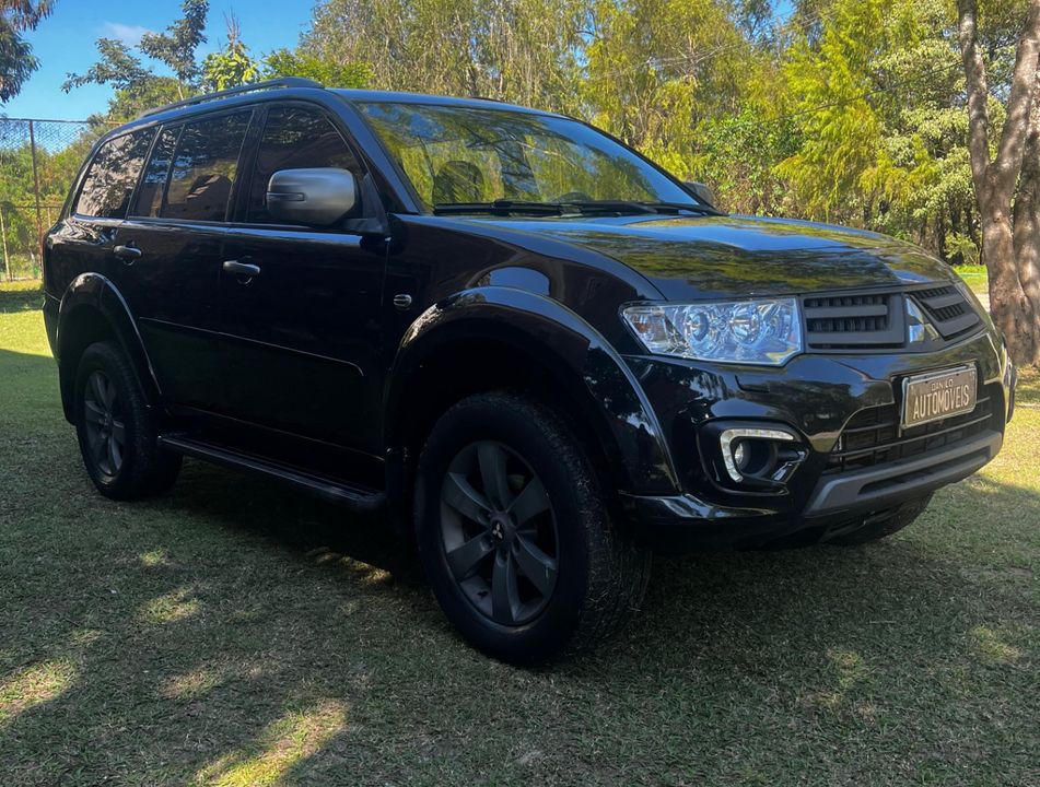 Mitsubishi Pajero HPE 3.2 4x4 T.I. Dies. 5p Aut.