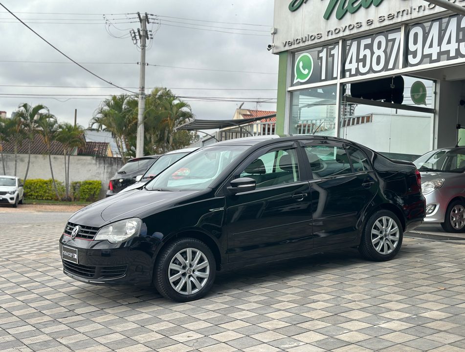 VolksWagen Polo Sedan 1.6 Mi Total Flex 8V 4p