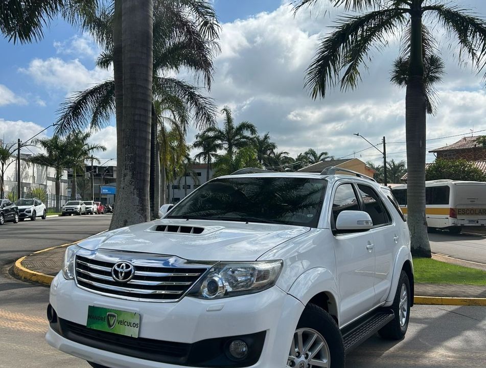 Toyota Hilux SW4 SRV D4-D 4x4 3.0 TDI Dies. Aut