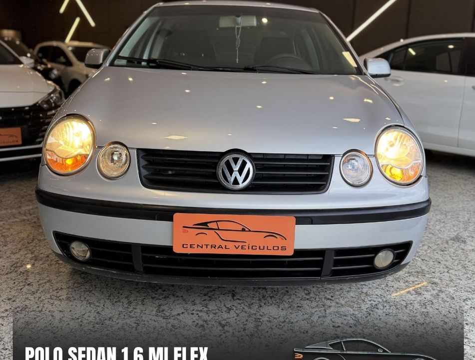 VolksWagen Polo Sedan 1.6 Mi Total Flex 8V 4p