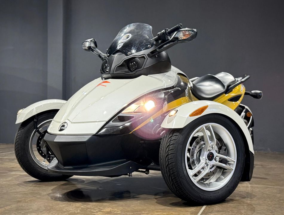 CAN-AM SPYDER