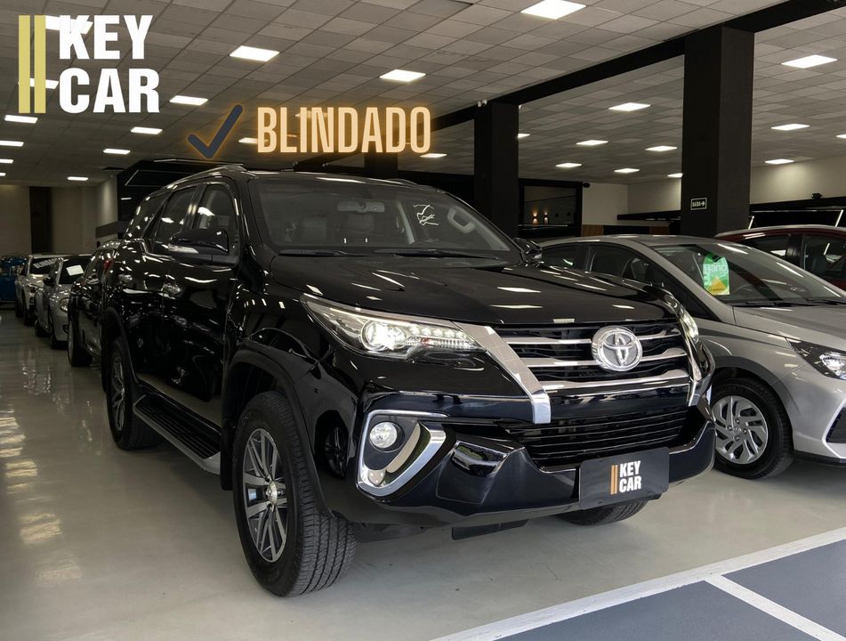 Toyota Hilux SW4 SRX 4x4 2.8 TDI 16V Dies. Aut.