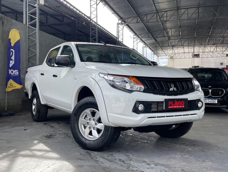 Mitsubishi L200 Tri. Outd. GLX 2.4 CD 4x4 Die. Mec.