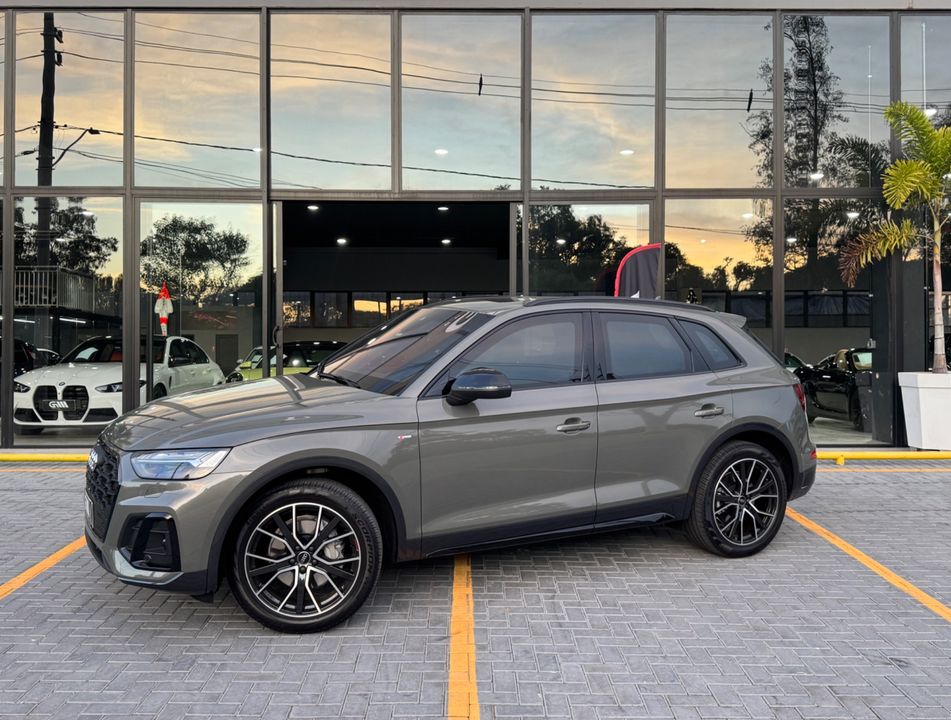 Audi Q5 S-Line Black 2.0 TFSI Quat. S-Tronic