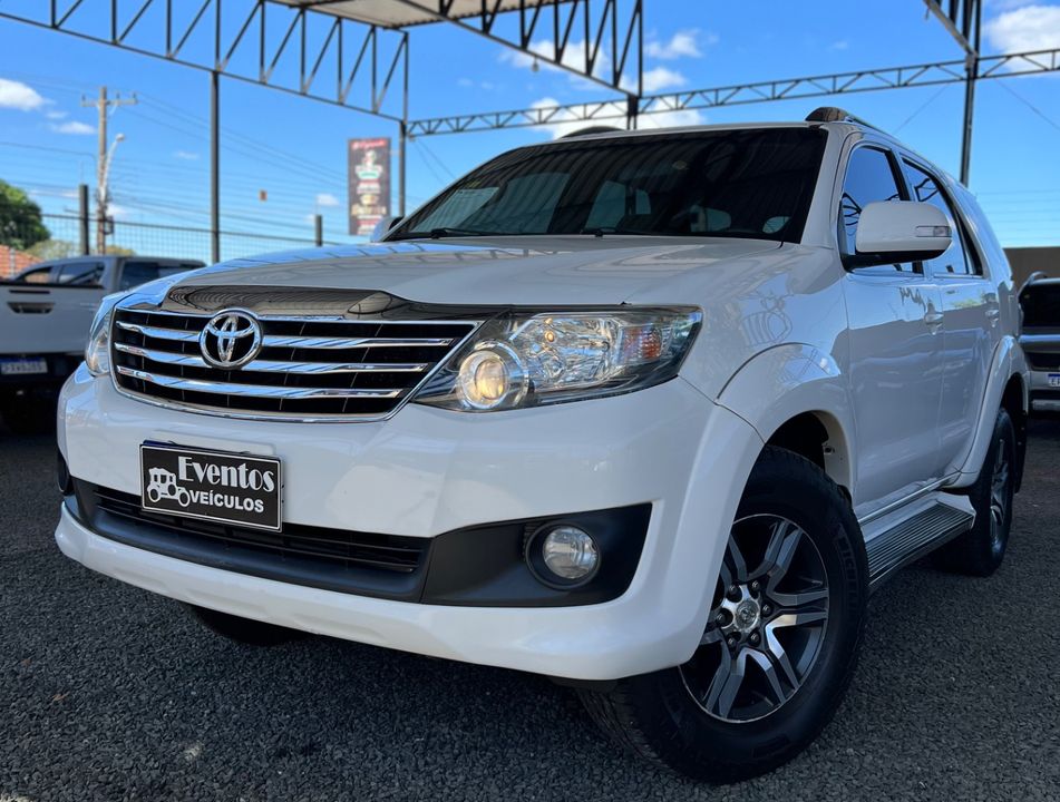 Toyota Hilux SW4 SR 4x2 2.7/2.7 Flex 16V Mec.