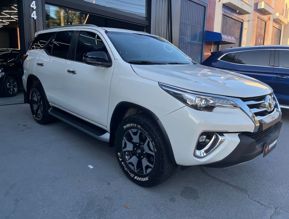 Toyota Hilux SW4 SRX 4x4 2.8 TDI 16V Dies. Aut.