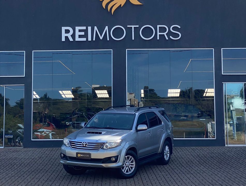 Toyota Hilux SW4 SRV D4-D 4x4 3.0 TDI Dies. Aut