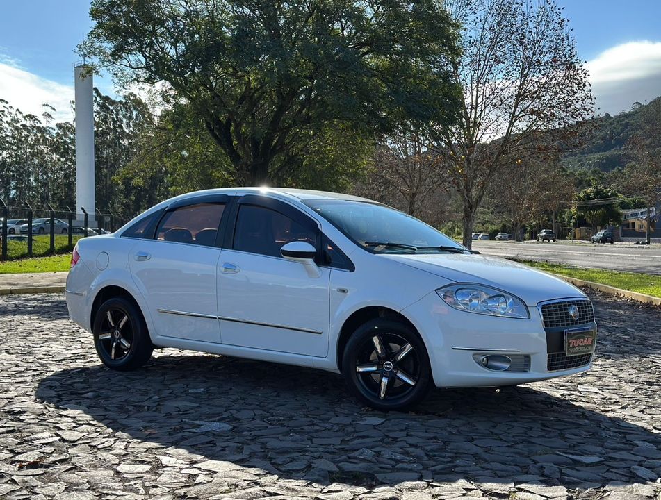 Fiat LINEA ESSENCE 1.8 Flex 16V 4p