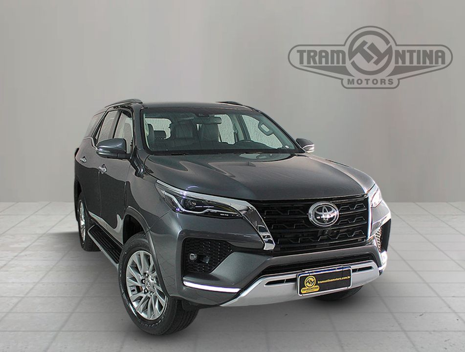 Toyota Hilux SW4 SRX 4x4 2.8 TDI 16V Dies. Aut.