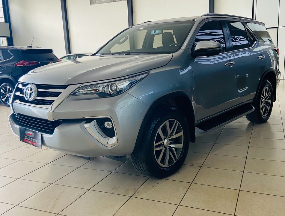 Toyota Hilux SW4 SRX 4x4 2.8 TDI 16V Dies. Aut.