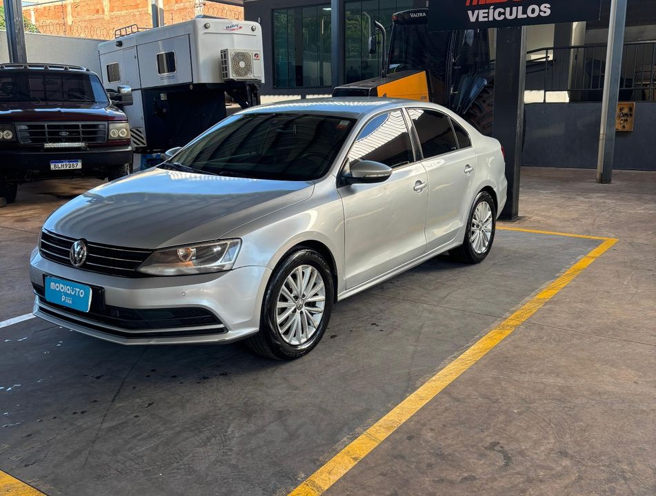VolksWagen JETTA Comfortline 2.0 T.Flex 8V 4p Tipt.