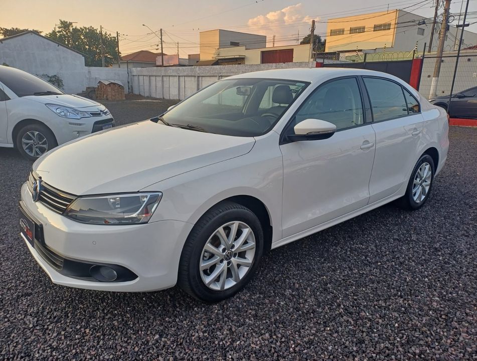 VolksWagen JETTA Comfortline 2.0 T.Flex 8V 4p Tipt.