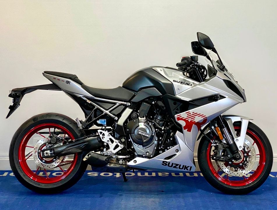 SUZUKI GSX-8R