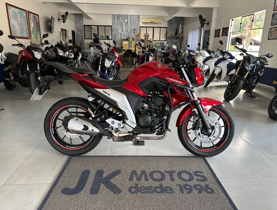 YAMAHA Fazer 250