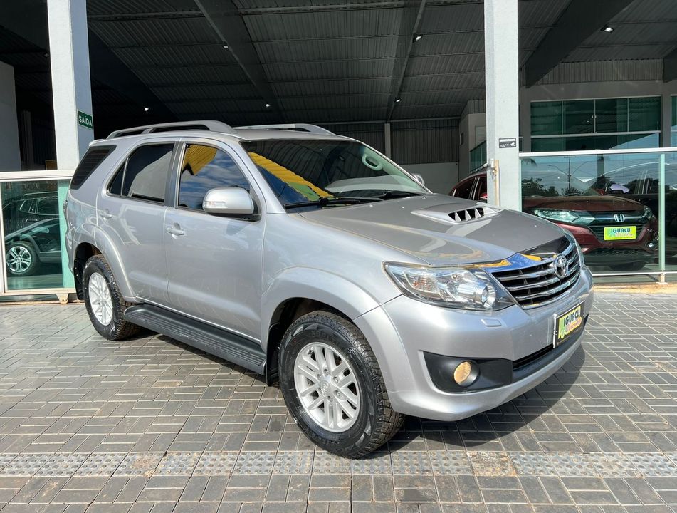 Toyota Hilux SW4 SRV D4-D 4x4 3.0 TDI Dies. Aut