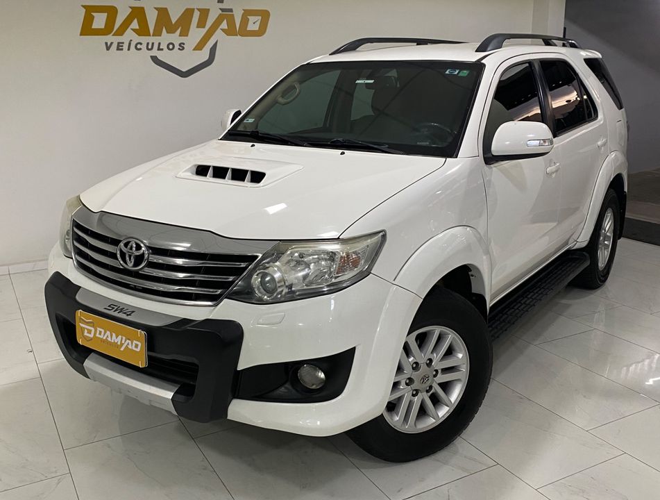 Toyota Hilux SW4 SRV D4-D 4x4 3.0 TDI Dies. Aut