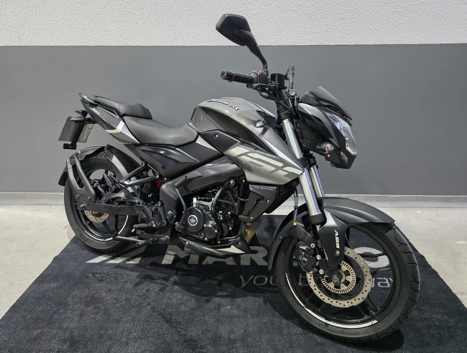 BAJAJ DOMINAR 160