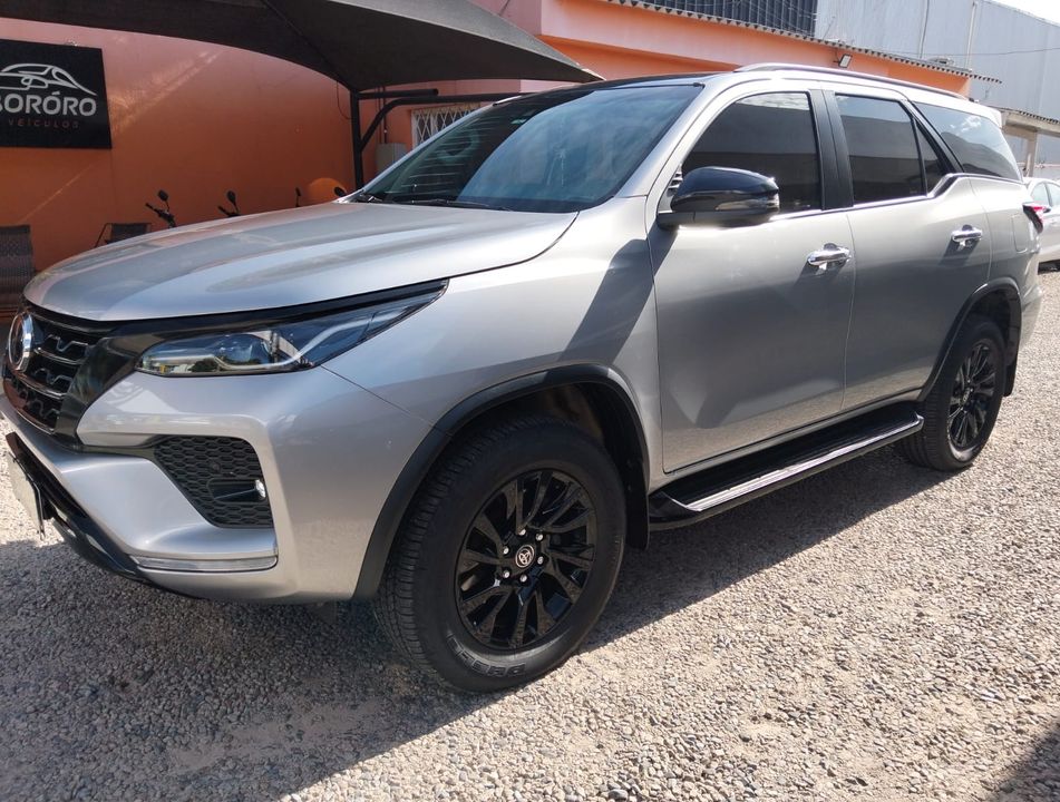 Toyota Hilux SW4 SRX 4x4 2.8 TDI 16V Dies. Aut.