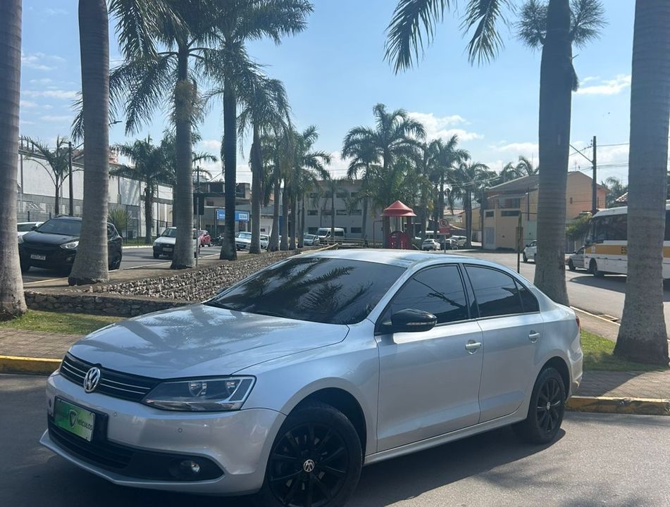 VolksWagen JETTA Comfortline 2.0 T.Flex 8V 4p Tipt.