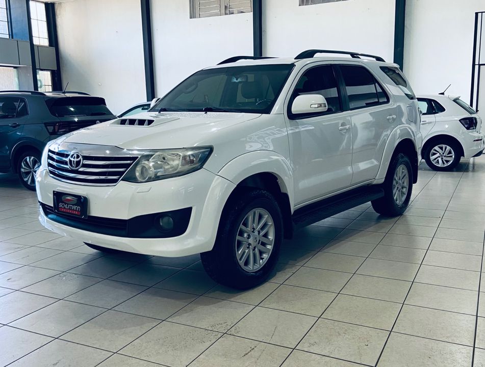 Toyota Hilux SW4 SRV D4-D 4x4 3.0 TDI Dies. Aut