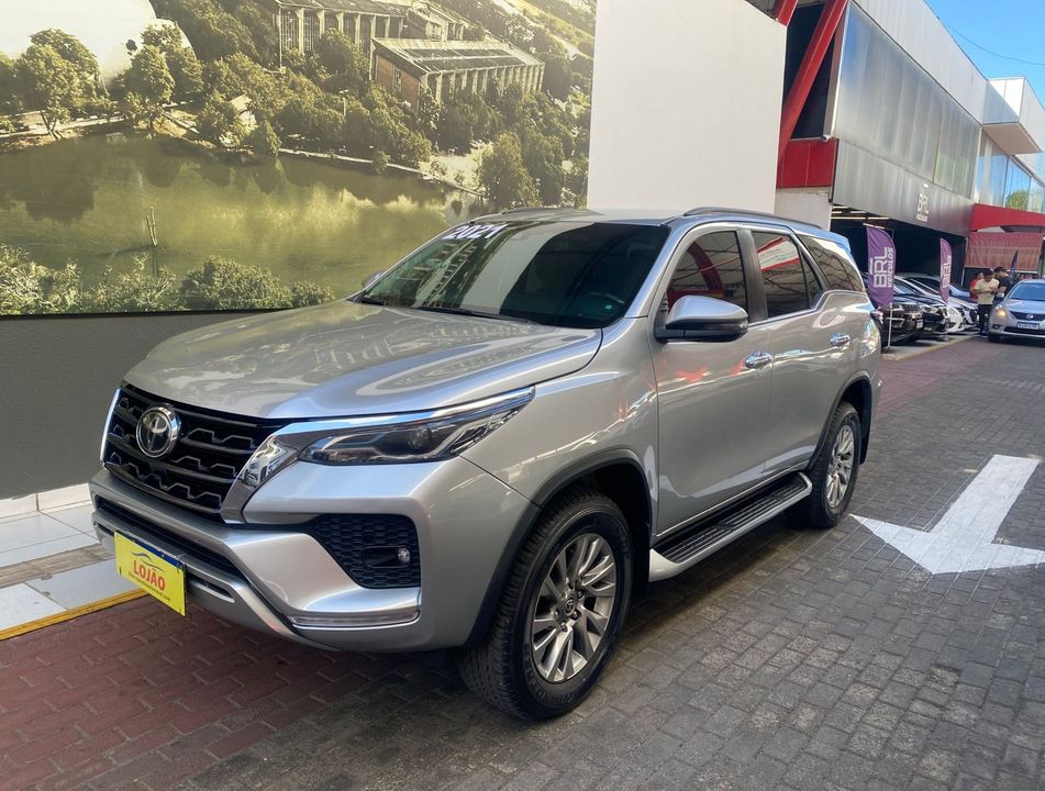 Toyota Hilux SW4 SRX 4x4 2.8 TDI 16V Dies. Aut.