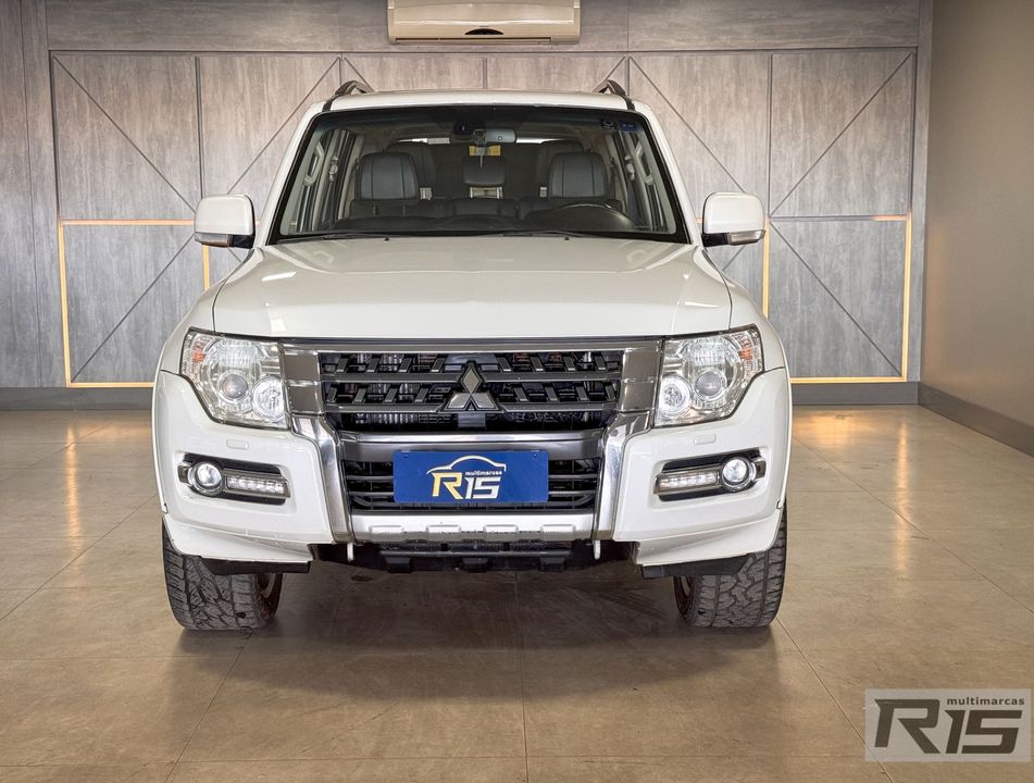 Mitsubishi Pajero HPE 3.2 4x4 T.I. Dies. 5p Aut.