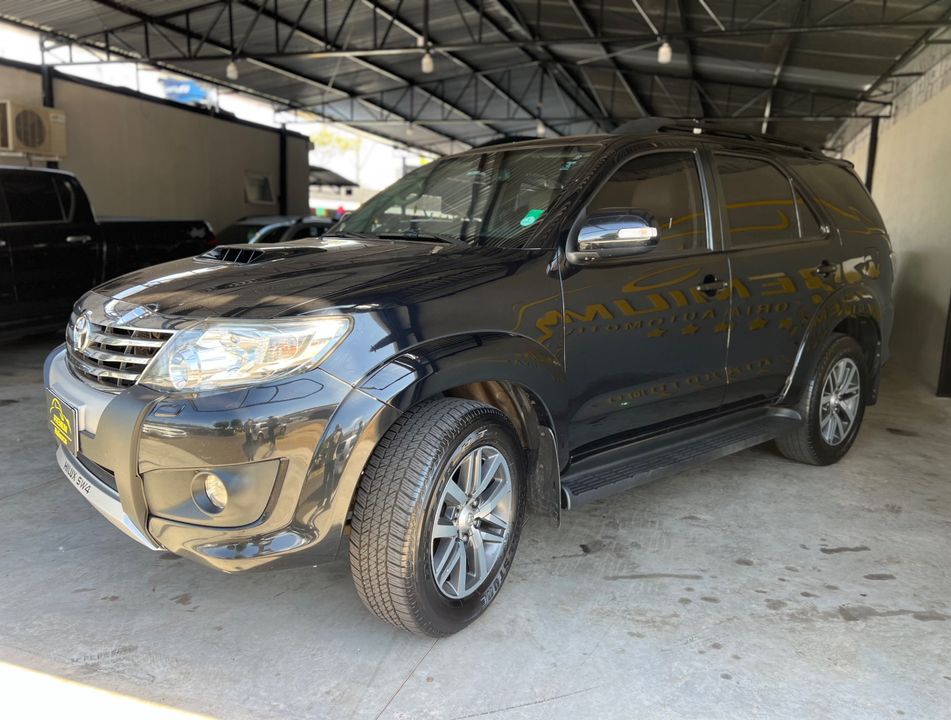 Toyota Hilux SW4 SRV D4-D 4x4 3.0 TDI Dies. Aut