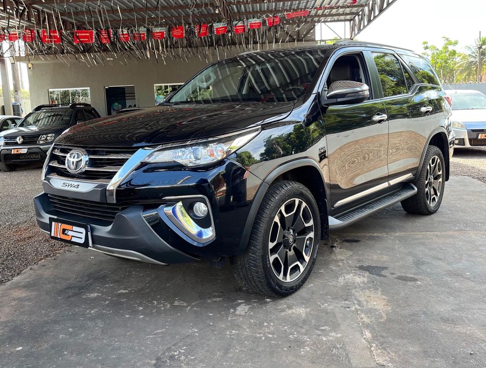Toyota Hilux SW4 SR 4x2 2.7/ 2.7 Flex 16V Aut.