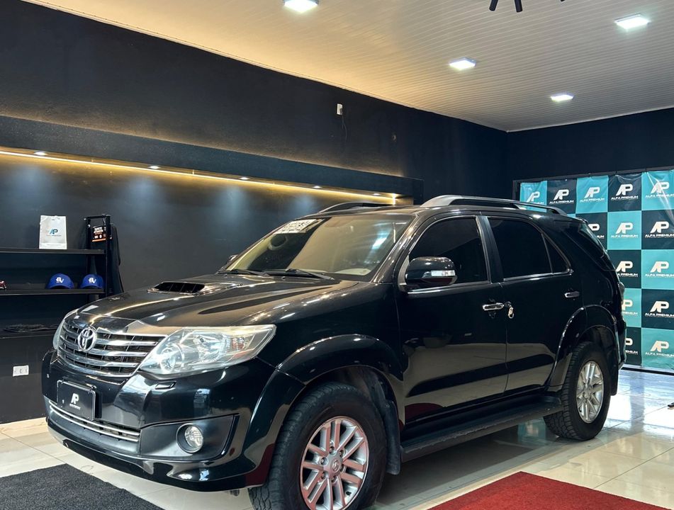 Toyota Hilux SW4 SRV D4-D 4x4 3.0 TDI Dies. Aut