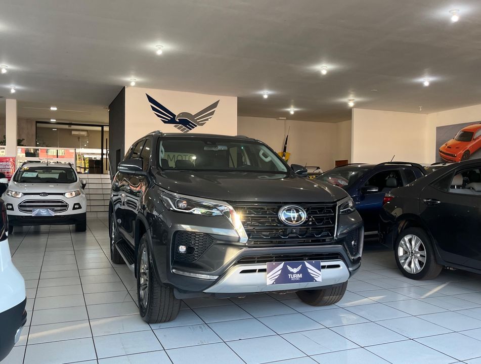 Toyota Hilux SW4 SRX 4x4 2.8 TDI 16V Dies. Aut.