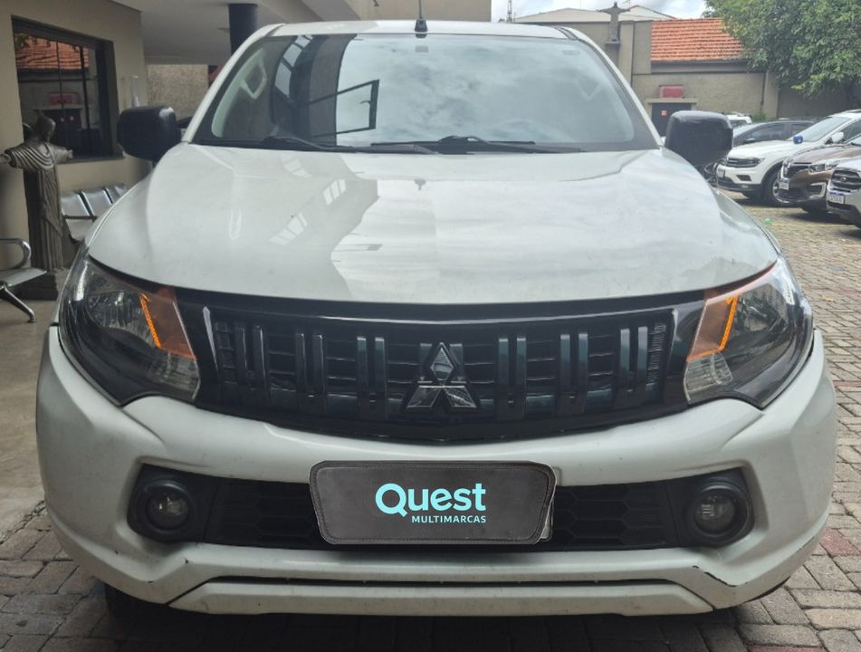 Mitsubishi L200 Tri. Outd. GLX 2.4 CD 4x4 Die. Mec.